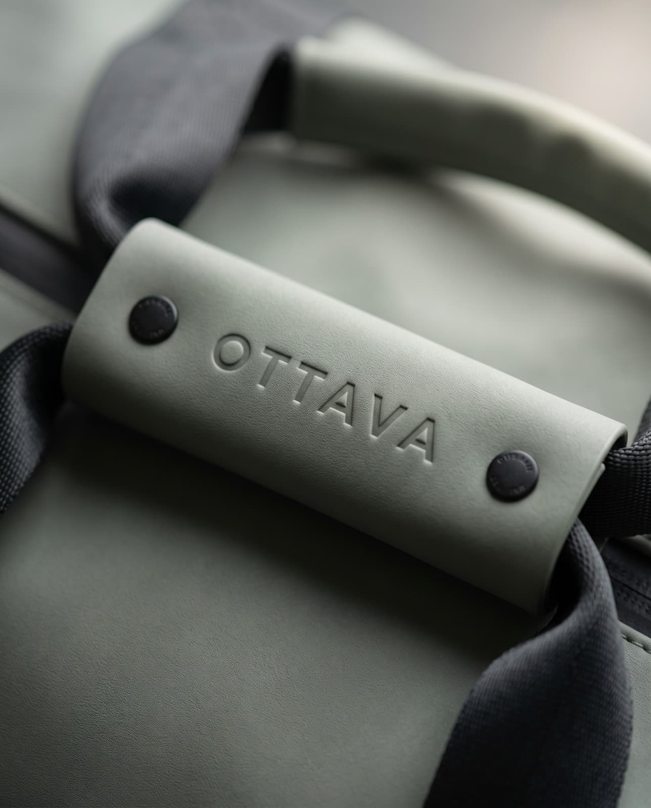 Debossed OTTAVA handle wrap, close up