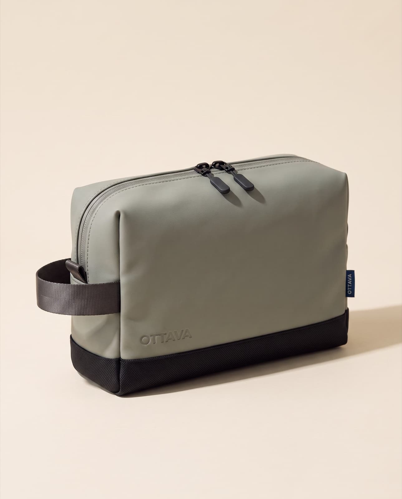 OTTAVA Grip Pouch in Fog Sage with black ballistic base